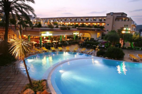 Отель Hotel Guitart Gold Central Park Aqua Resort  Льорет-Де-Мар